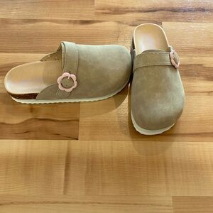 Little girls clogs Justice brand NEW size 3 without tags